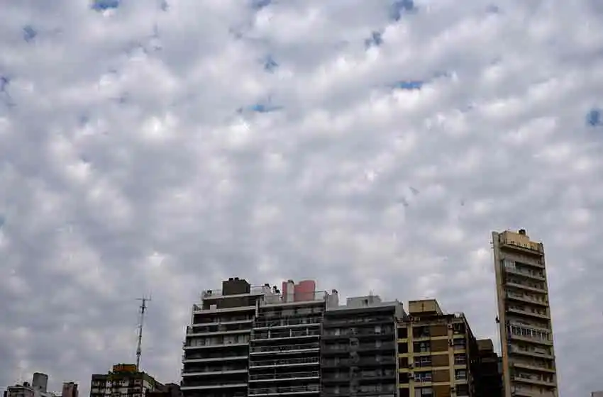 Martes nublado con descenso de la temperatura y lloviznas matutinas en Rosario