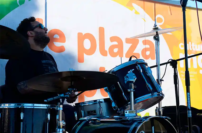 El reclamo de los artistas: "Balmaceda no nos atiende el teléfono y lo que se reclama es para comer"