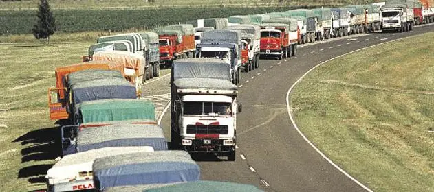 Inflación: Transportistas advierten que la suba de la nafta se trasladará a precios