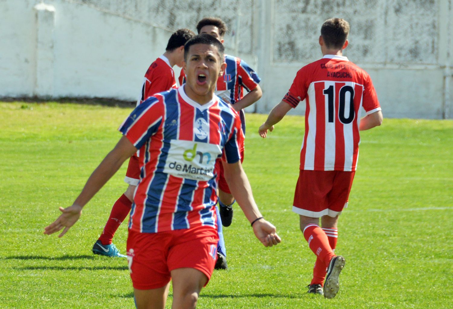 Los punteros exponen el liderazgo en sus canchas