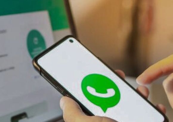 Siguen las estafas por WhatsApp: se hicieron pasar por él y le pidieron dinero a un amigo