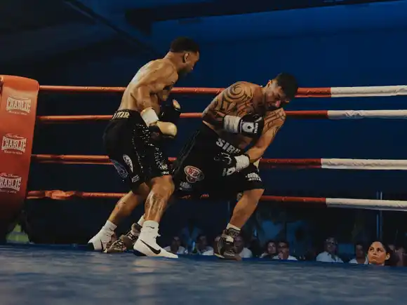 Rubén “Siru” Acosta cayó por nocaut ante Pudivitr en Portugal