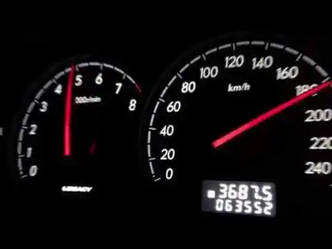 Director de tránsito manejando a 190km/h