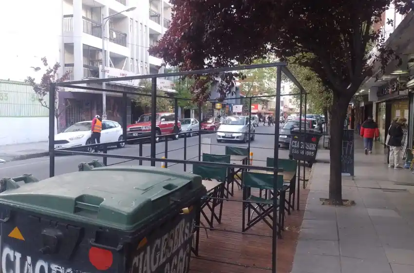 Polémica por los decks: "Durante el día no justifica un solo puesto de trabajo"