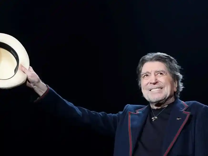 El artista, quien compuso himnos atemporales como "Y nos dieron las diez", concluyó un ciclo profesional de décadas.