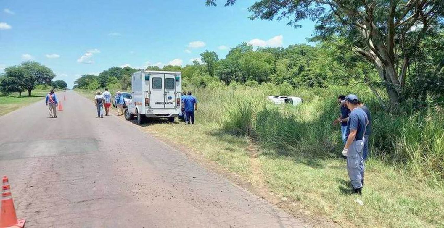 Despiste y vuelco dejó como 
saldo un muerto y 4 heridos