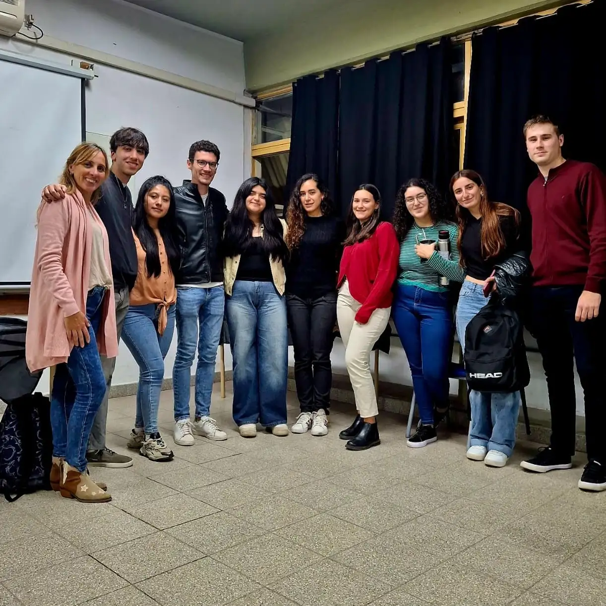La charla intercultural nutrió de conocimientos y experiencias.