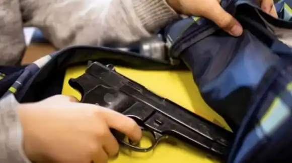 Córdoba: un nene llevó el arma de su padre policía a la escuela y generó preocupación