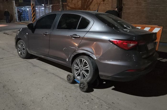 Impactante choque y vuelco en avenida Ernesto Salva: un remisero terminó tumbando el auto - 2