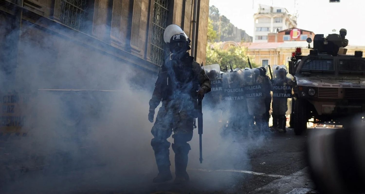 Fuerzas armadas bolivianas tomaron el control de la plaza central de la capital. Crédito: Reuters/Claudia Morales