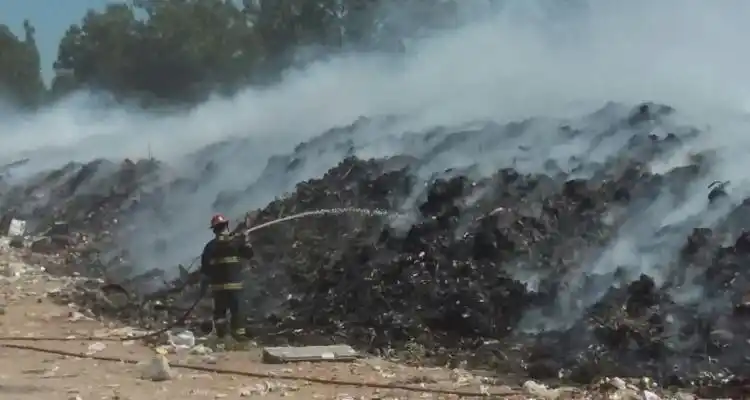 Incendio de importantes dimensiones en el Basural