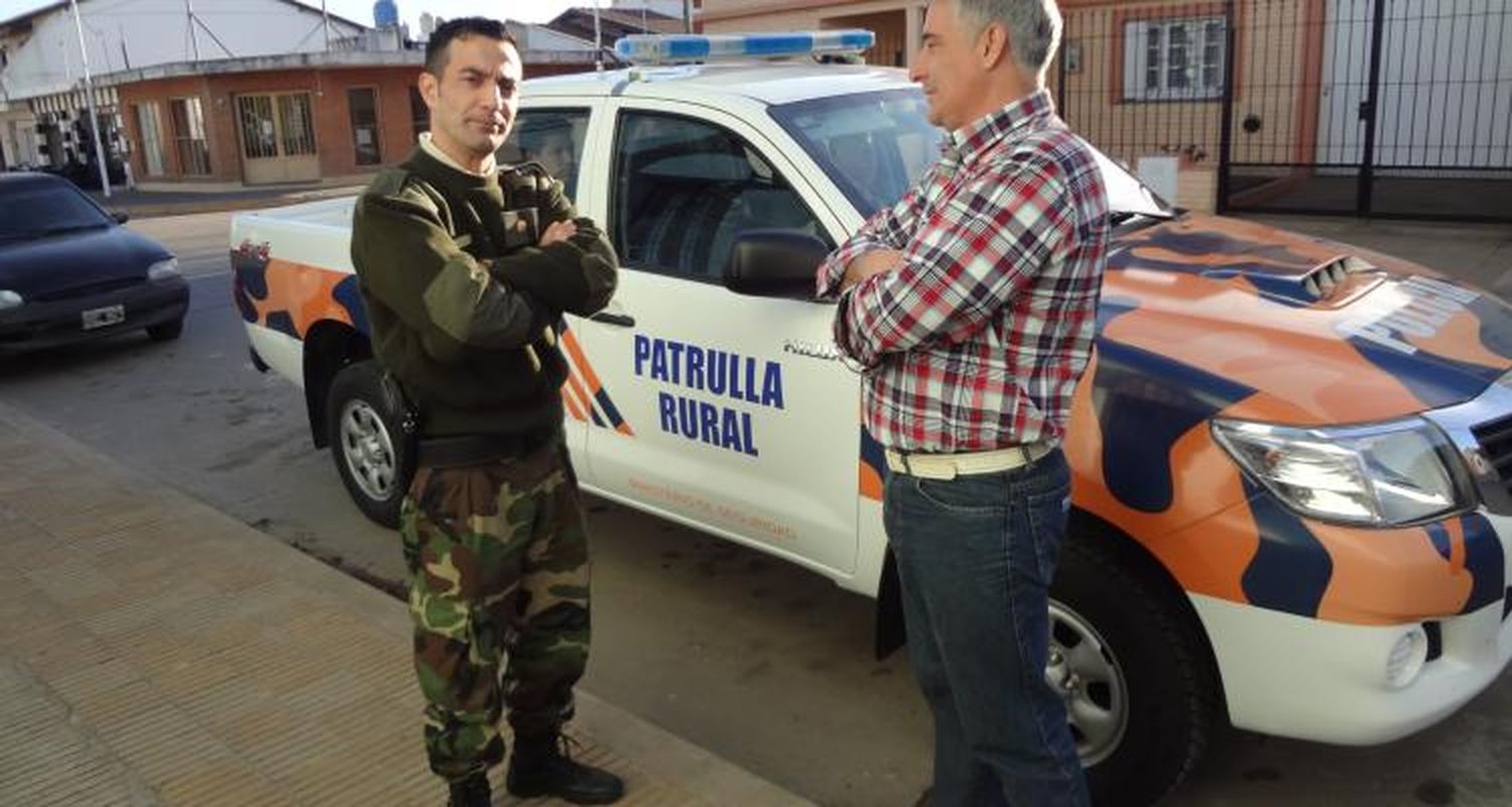 Neyra entregó parte de su sueldo al Comando de Prevención Rural