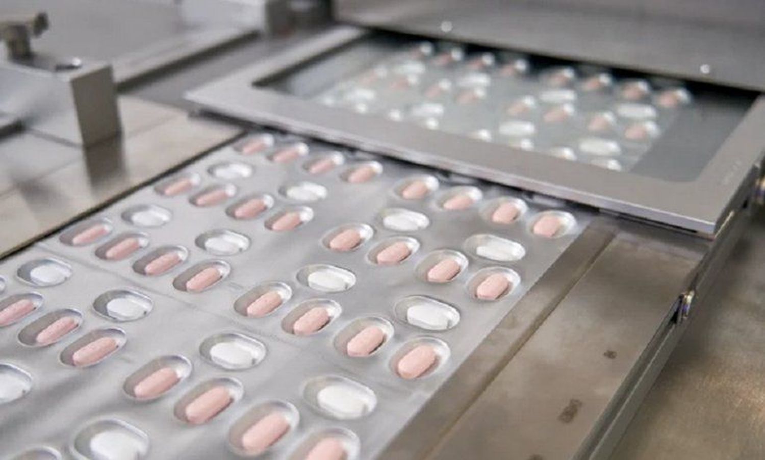 LA PÍLDORA DE PFIZER CONTRA EL COVID-19 FUE APROBADA EN EUROPA