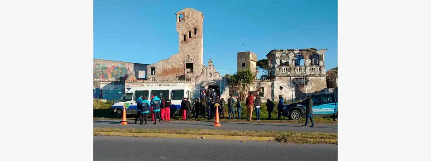 Comenzaron el desalojo para demoler "Villa Joyosa"