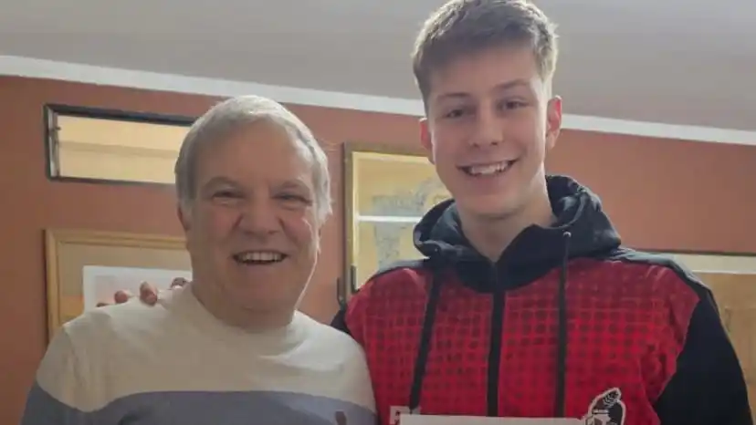 Matías Dominé junto al presidente Marcelo Jiménez. (foto: Club Quilmes)