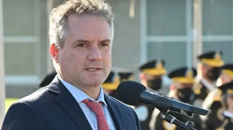 Tras la filtración de los chats, el ministro de Seguridad porteño pidió licencia