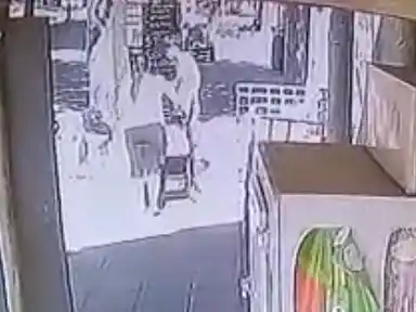 Restituyeron el celular que una persona se llevó de la vereda de un comercio