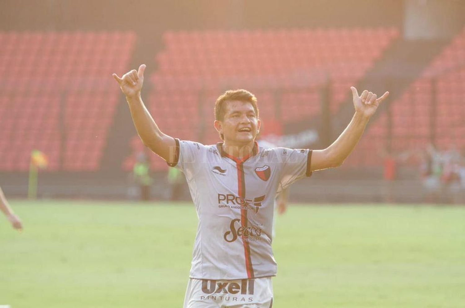 Colón se enfrenta a Talleres de Córdoba