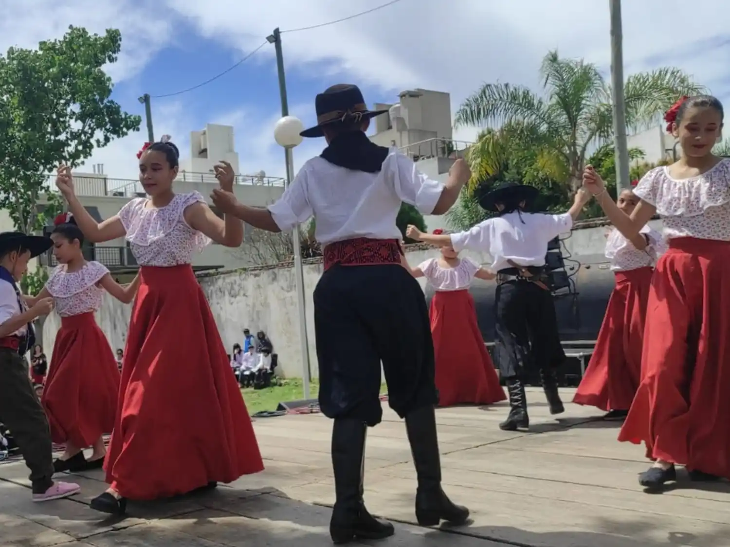 Docentes se capacitan en danza en el marco de la educación artística