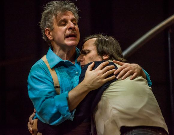 Diego Gentile se luce en “Largo viaje de un día hacia la noche”, que se presenta en el Tronador