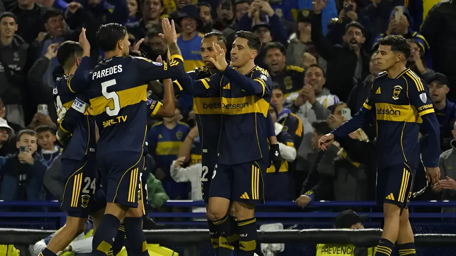 Festeja Paredes, festeja Merentiel, festeja Boca el triunfo frente al conjunto chileno. Foto: Fernando de la Orden