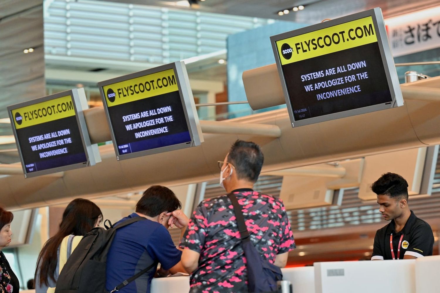 Caos en aeropuertos, trenes, hospitales y bancos por una falla informática a nivel mundial