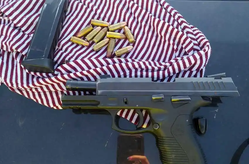 Iban a visitar a un preso a la cárcel de Piñero con un arma y terminaron detenidos