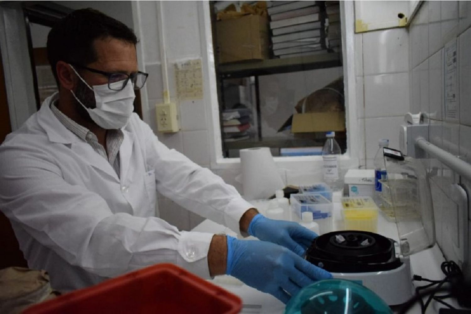 El Hospital acelera el proceso de diagnóstico con la extracción del ARN de los hisopados