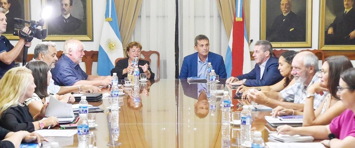 El gobierno provincial acordó con los gremios estatales aumentos por encima de la inflación