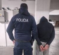 Aprehendieron a un menor de 16 y a otro de 19 cuando ingresaron a una cochera de un edificio para robar