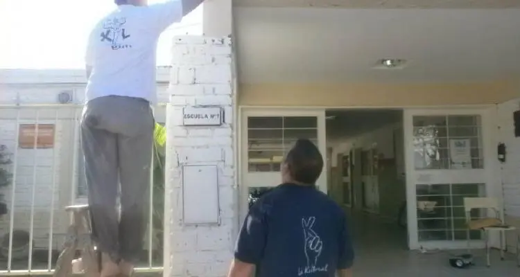 Con el frente pintado, la 7 es ahora la Secundaria Atahualpa Yupanqui