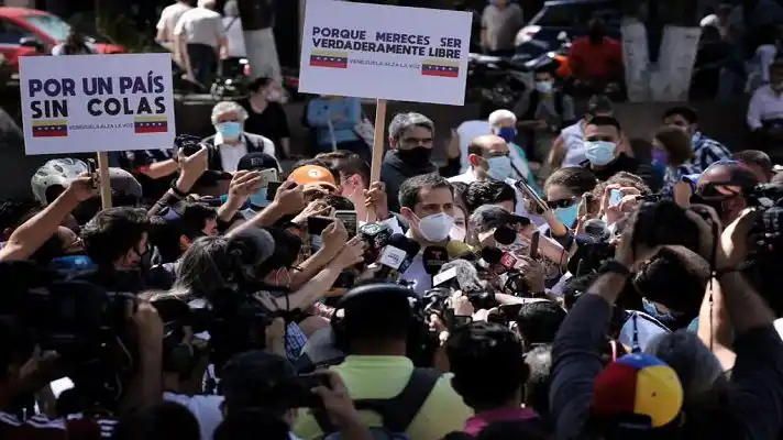 «Satisfecho por la participación»: Juan Guaidó llamó a mantener «la agitación» tras la Consulta Popular