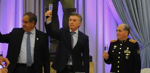 Macri anunció un “plan de modernización” de las Fuerzas Armadas