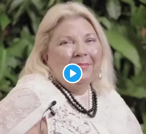 Carrió lanzó un spot: "Estamos pasando el más momento difícil" pero "no vuelvan al faraón"