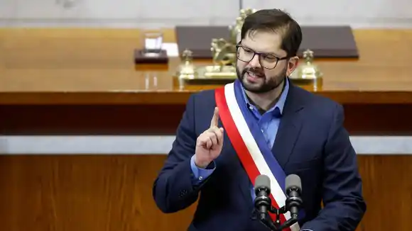 Boric presentó acciones para implementar un corredor vial entre los océanos Atlántico y Pacífico