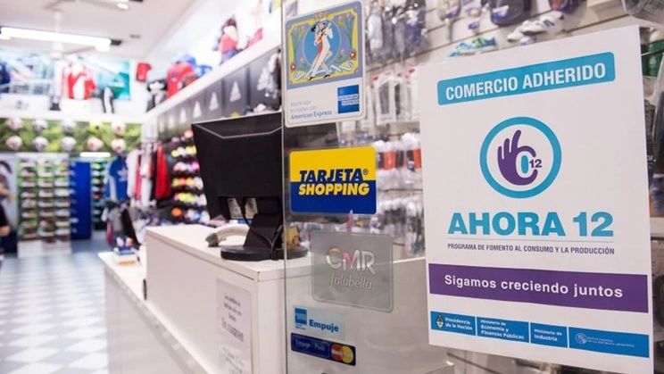Las ventas minoristas siguen en caída, pero repuntaron en junio por el programa Ahora 12