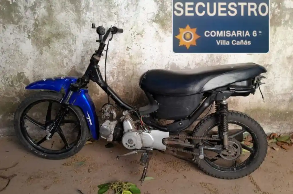 La motocicleta incautada por personal policial.