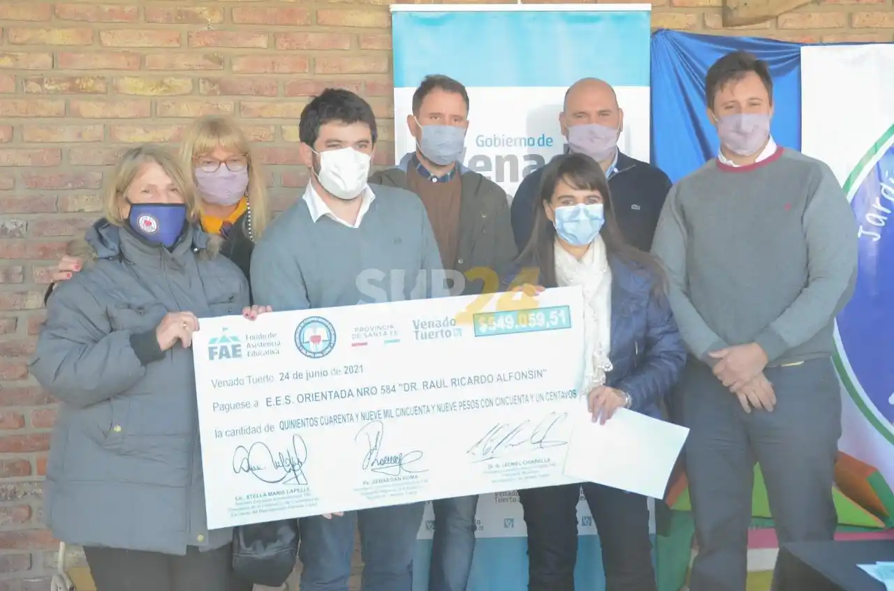 El gobierno municipal entregó Fondos de Asistencia Educativa a 12 escuelas y jardines