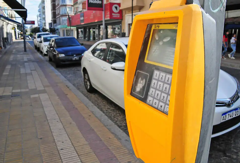 Junto a la suba del boleto, este viernes se incrementa el valor del estacionamiento medido