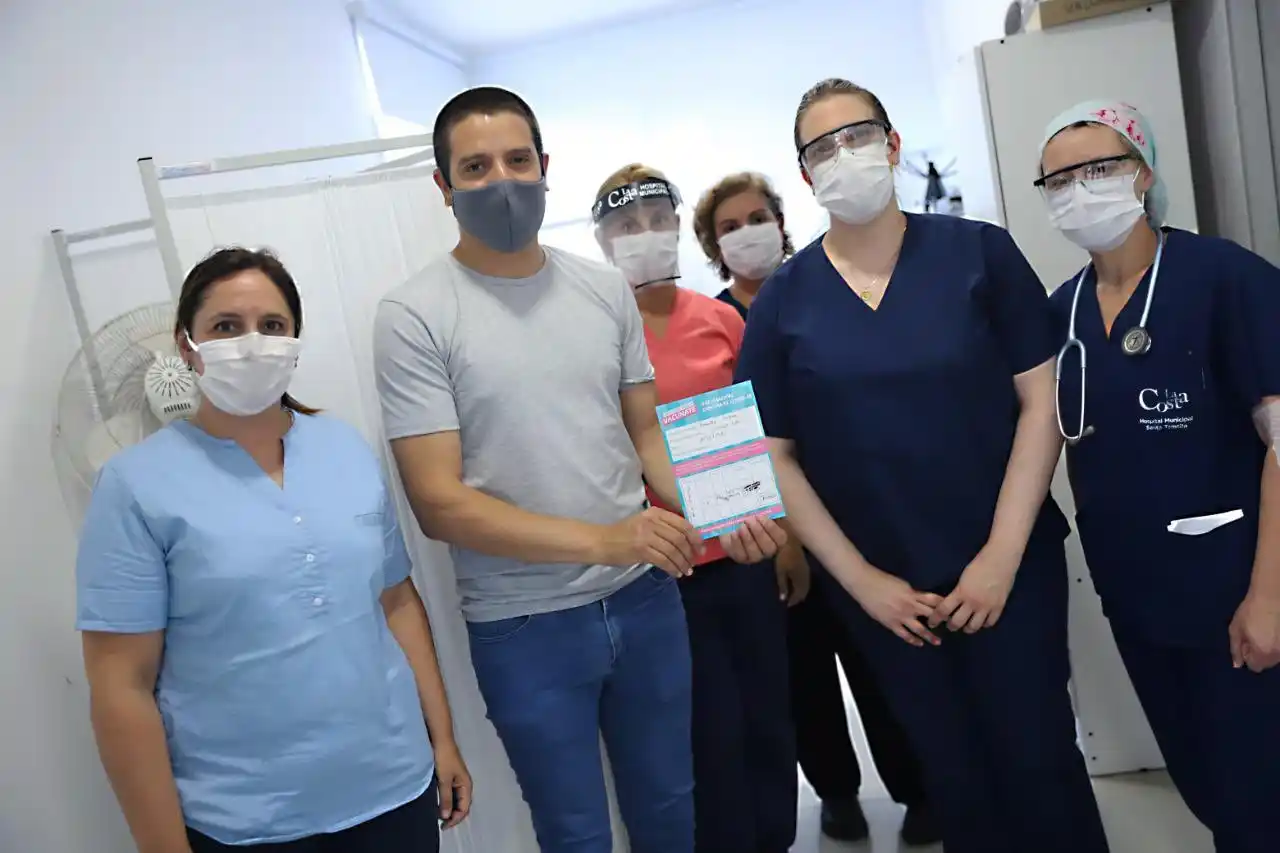 La Costa: "Me apliqué la vacuna rusa y no me levanté con ideas comunistas", afirmó el intendente