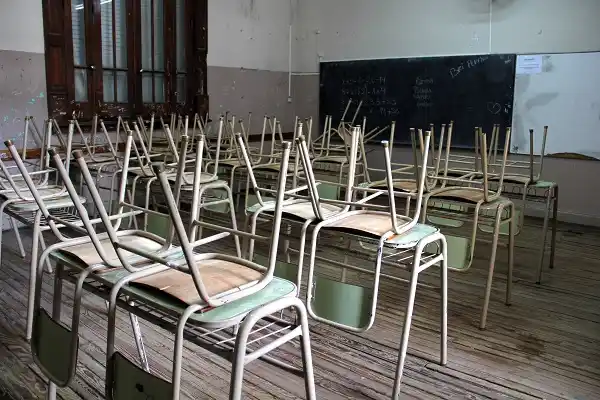 Los docentes realizaron un nuevo paro y volantearon en el centro 