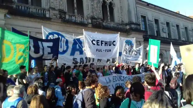 Santa Fe se movilizó para defender la universidad pública