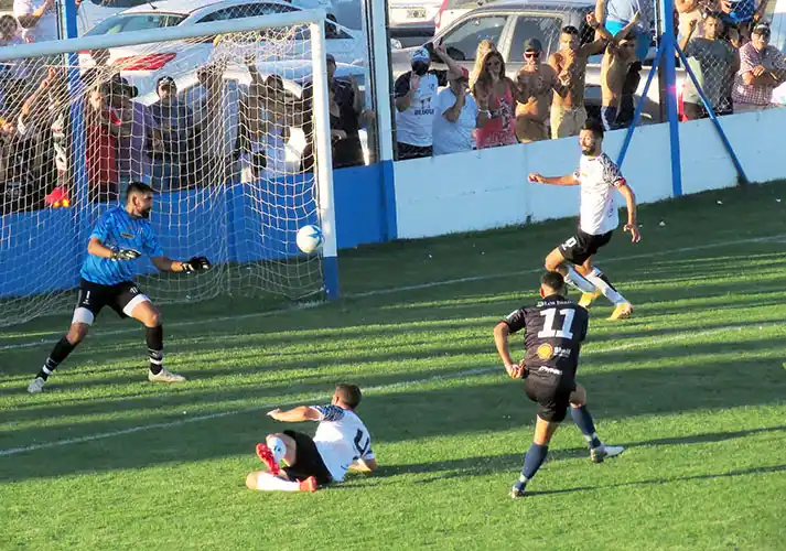 Independiente (SC) le ganó a Liniers la primera semifinal