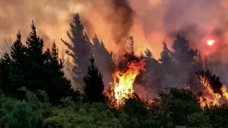 Sigue sin control el incendio que lleva consumidas casi 2.000 hectáreas en Epuyén