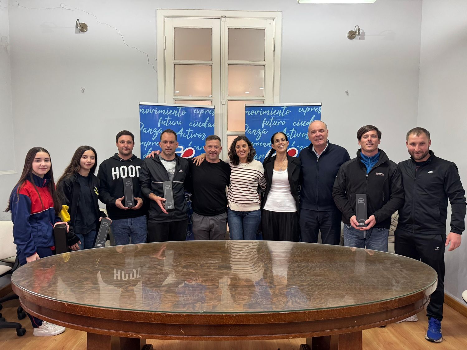 La senadora hizo entrega de becas en Villa Cañás.