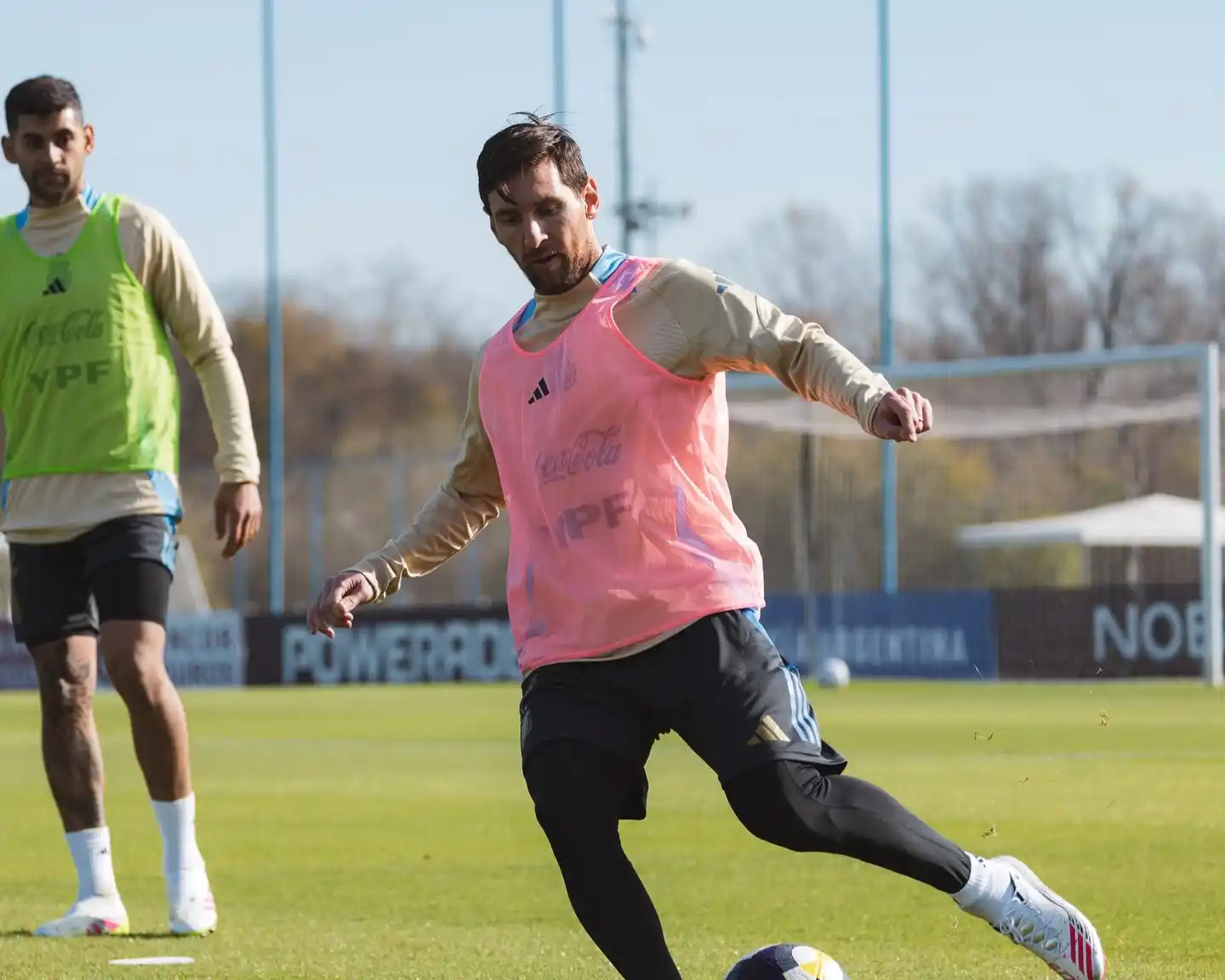 La Selección se entrena en Ezeiza con el plantel completo de cara al compromiso del jueves.