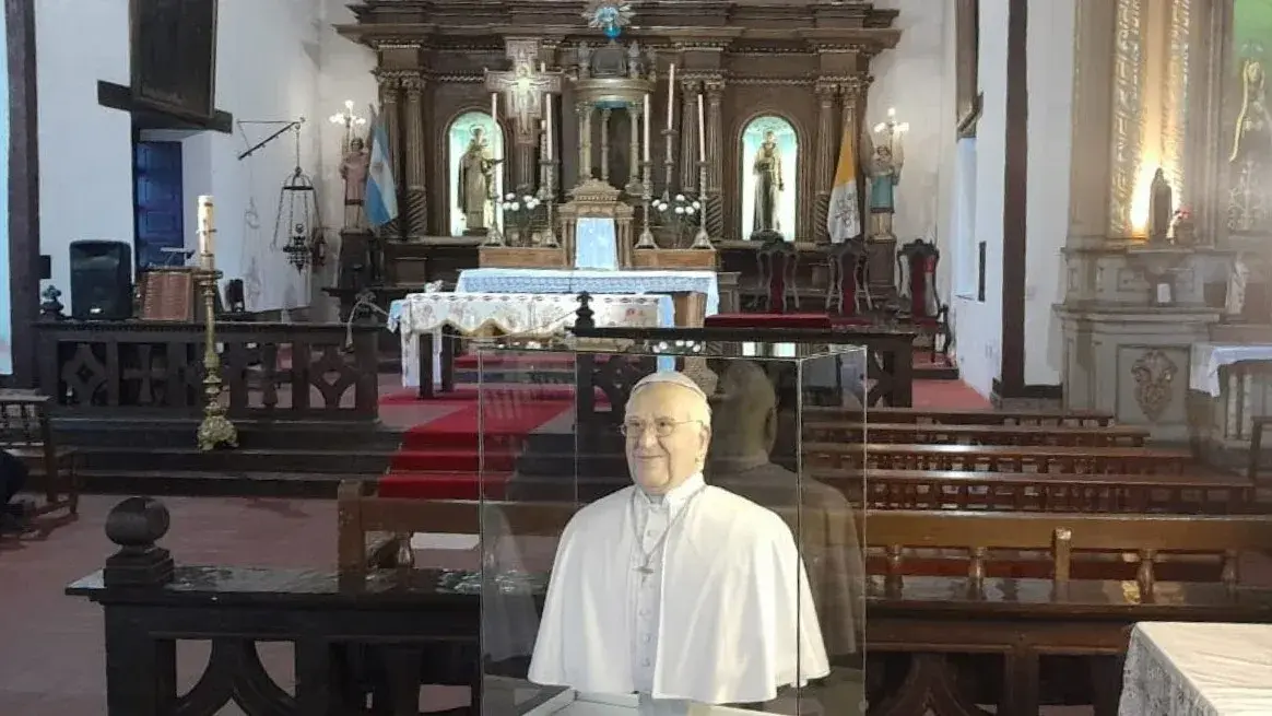 Santa Fe inauguró el primer busto en honor al Papa Francisco