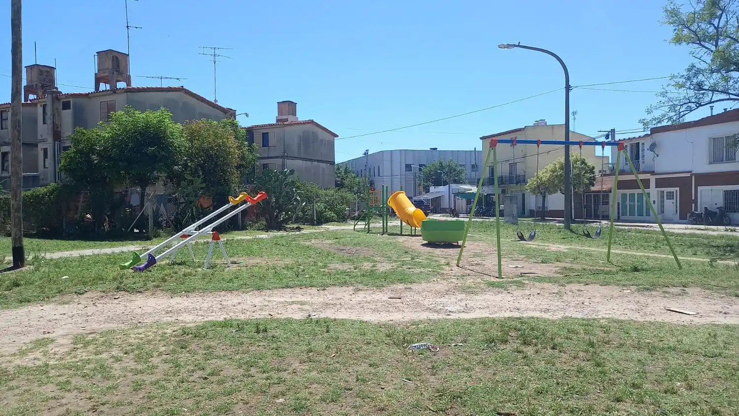 En el Fonavi 2 los jóvenes hacen ruidos y mugre durante toda la noche.