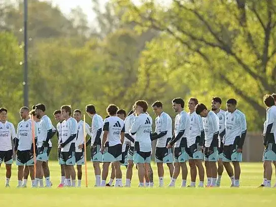 Delgado, uno de los destacados en el mediocampo xeneize.