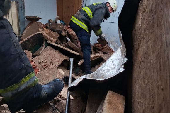 Tragedia en zona oeste: se derrumbó el techo de una casa y murió una mujer de 74 años